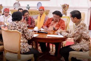Pertemuan Pengurus Besar AMAN - Presiden Jokowi Widodo Di Istana Negara  