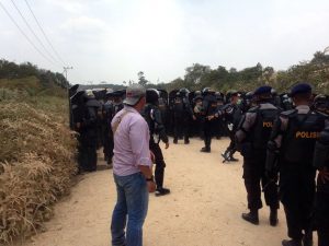 420 orang personil gabungan polisi angkut 13 warga Desa Kelekat Kec Jampang Janggut  