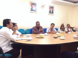 Komunitas Adat Wairkung dan Pemat-Tuli saat bertemu dengan Direktorat Pengaturan dan Penepatan Hak Tanah, Jamaludin Kementerian Agraria